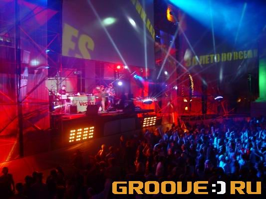 «[alien] Eto ochen yarko, kak ti sdelala takuu fotku?»