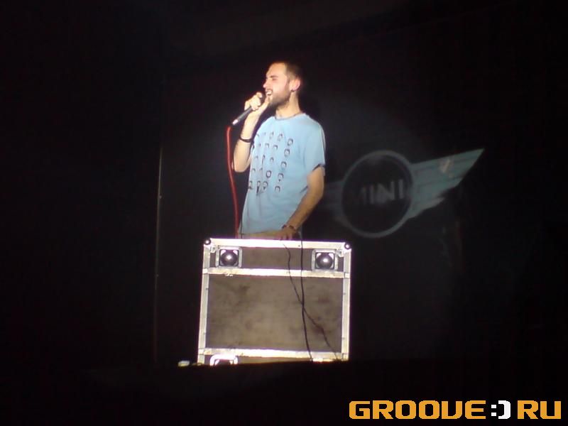 «  Beardyman  !  : http://www.youtube.com/watch?v=BvGtp4GUDgM»